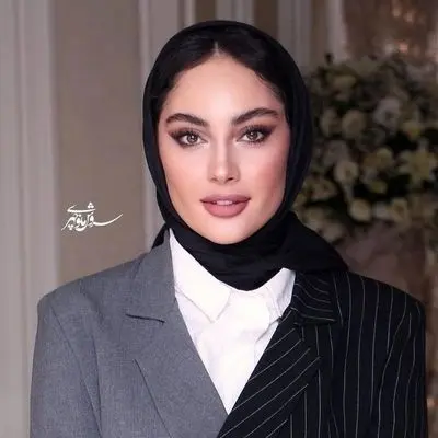 ترلان پروانه 24 ساله شد؛ هدیه‌ای عاشقانه با باکس گل رز سرخ