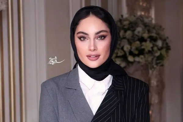 ترلان پروانه 24 ساله شد؛ هدیه‌ای عاشقانه با باکس گل رز سرخ