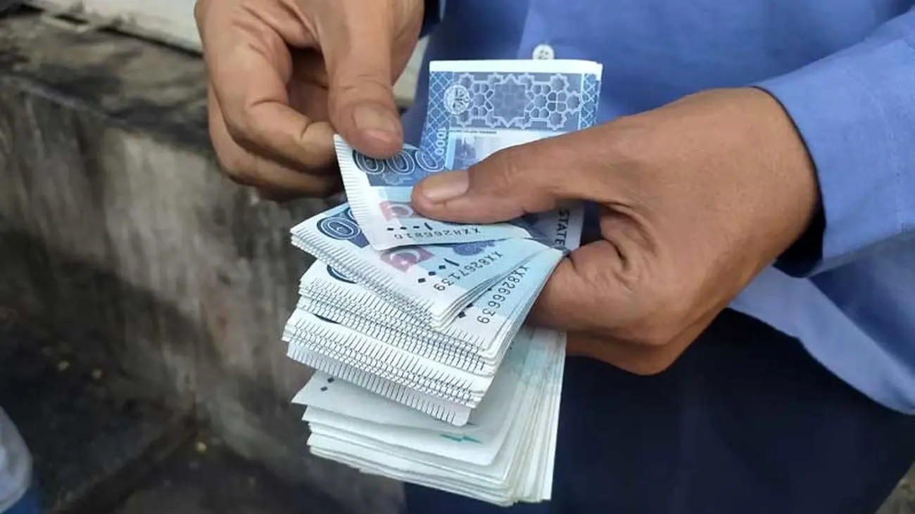 پیش بینی قیمت دلار 26 اردیبهشت 1402 / بازار خودرو و بورس سد راه بازار دلار؟