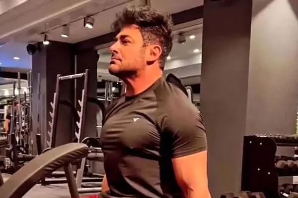  رونمایی محمدرضا گلزار از بادیگارد های درشت هیکلش / حتی گنده تر از آقای بازیگر !
