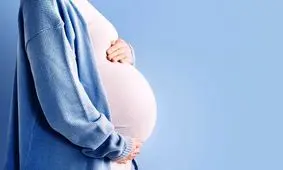 زایمان شرم آور پیرزن 70 ساله در بیمارستان ! + عکس خجالت آور