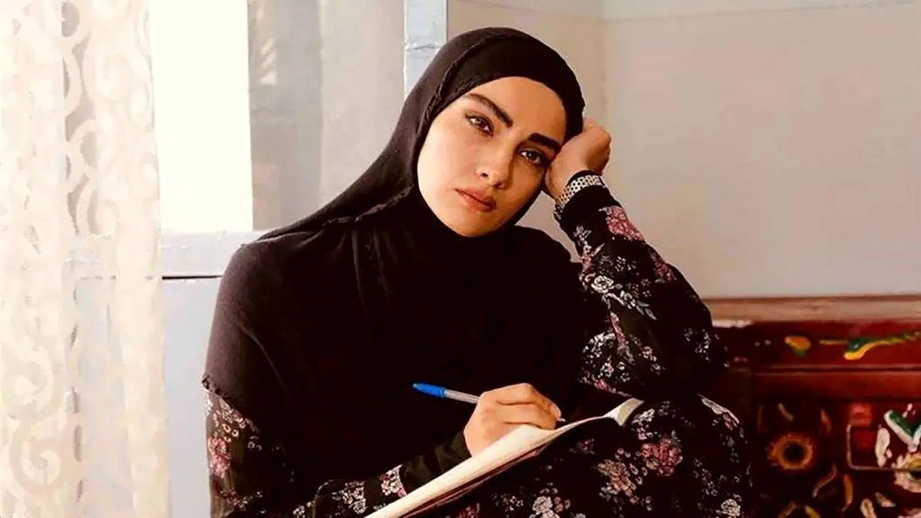 تغییر چهره خیلی زیبا محیا دهقانی بازیگر نجلا در 32 سالگی / خیلی خوشگل شد !