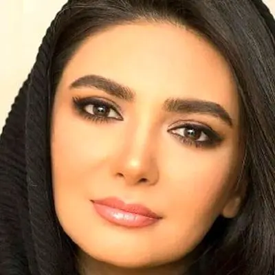 لیندا کیانی و لحظه‌های پر از حسرت جلوی آینه اتاق گریم!