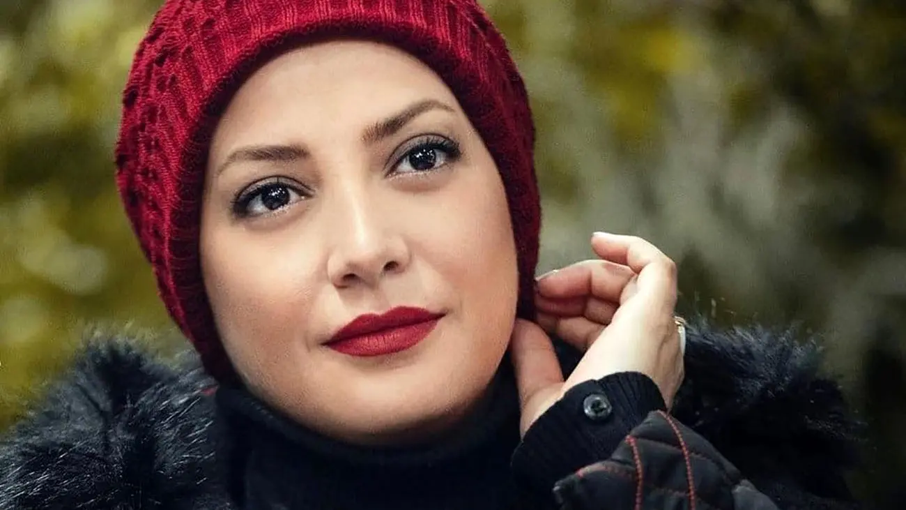 عکس منشوری از پوشش چسبان طناز طباطبایی در خیابان ! / سانسوری و بدن نما !