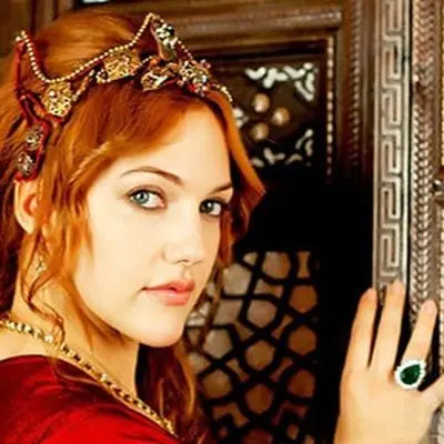 عکس خیره‌کننده خرم سلطان در میانسالی؛ هنوز جذاب و درخشان!