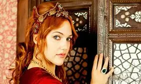 عکس خیره‌کننده خرم سلطان در میانسالی؛ هنوز جذاب و درخشان!