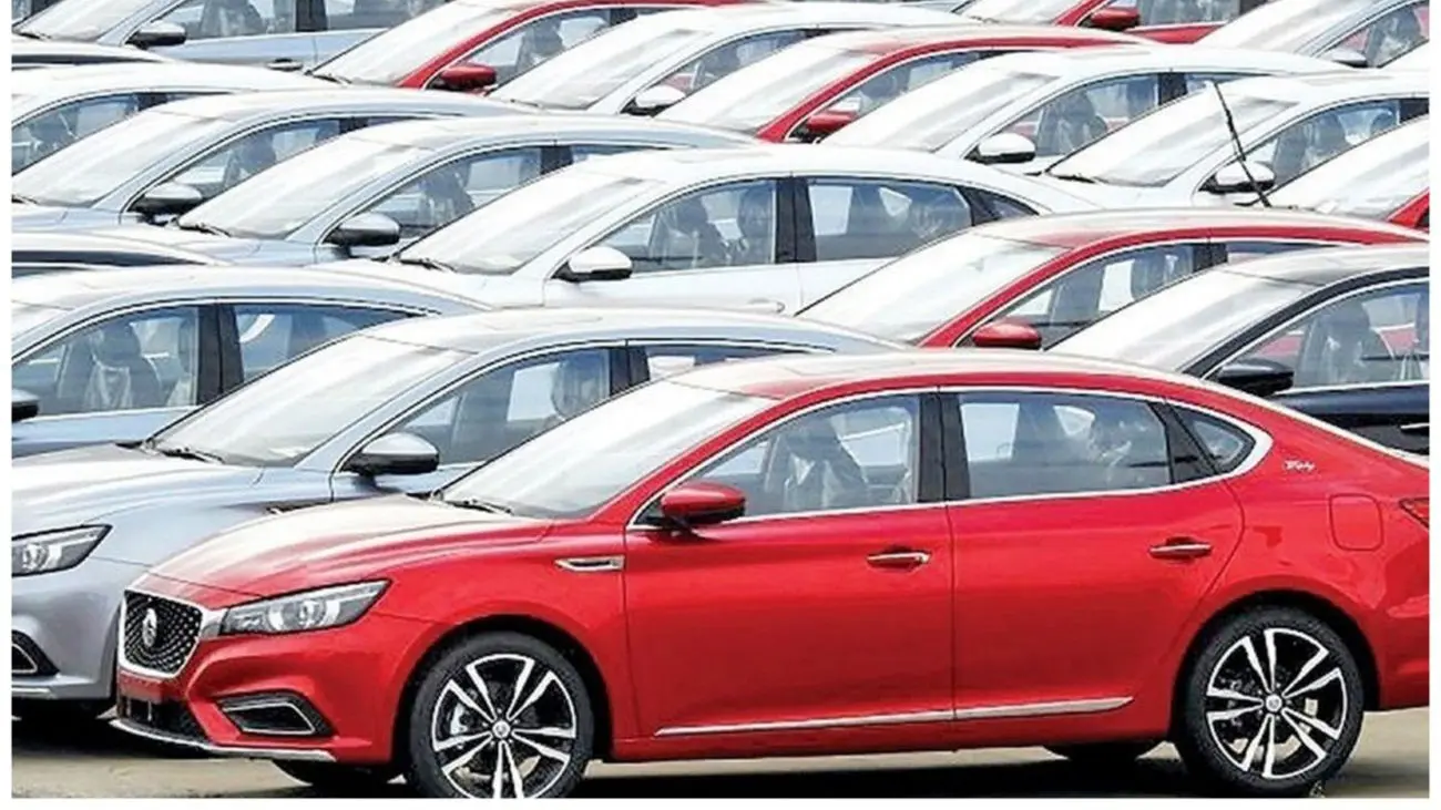 قیمت دلار بازار خودرو را هم به هم ریخت / مسیح فرزانه چه پیش بینی هایی کرد؟