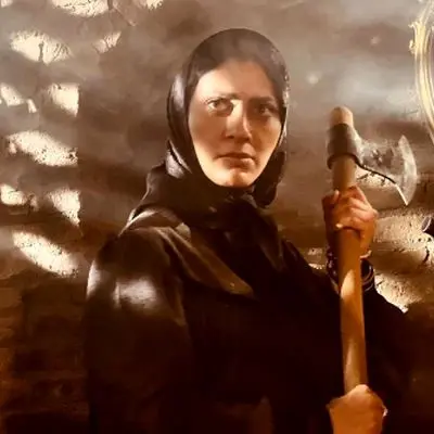 جدیدترین عکس مونا فرجاد با ژستی غمگین!