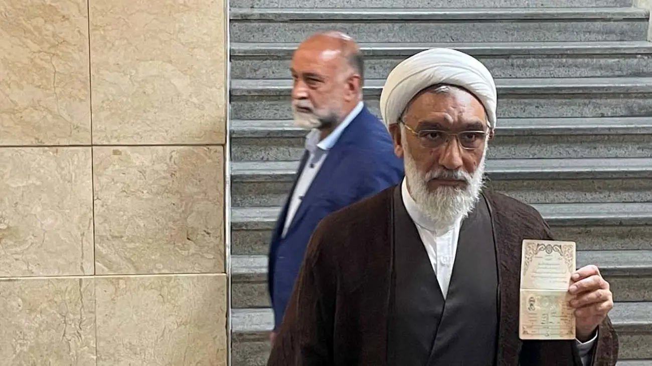 پورمحمدی از کوره در رفت/ دوران بزن در رو گذشته، باید پاسخ بدهید