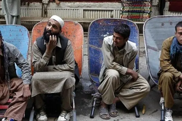 نان کارگر ایرانی سر سفره افغانی ها