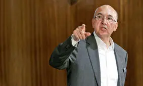 محمد هاشم پِسَران: تاثیرگذارترین اقتصاددان ایرانی در حوزه اقتصاد کلان!