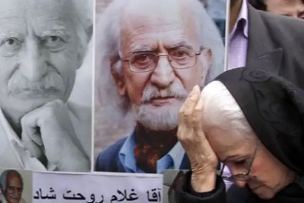 زیر آسمان شهر در مراسم وداع کیومرث ملک مطیعی؛ از ملکه رنجبر تا حمید لولایی