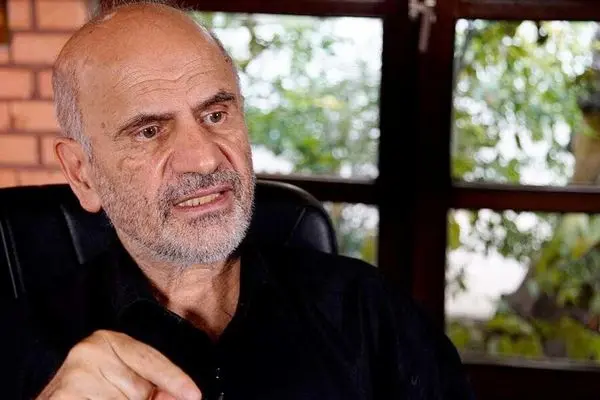 فرشاد مومنی: سفره مردم خالی است و مسئولان با تعداد صفر واحد پول بازی می کنند