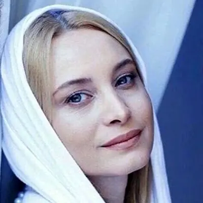 تیپ جدید و جوان‌پسند عمه خانم سریال فاصله‌ها در دبی