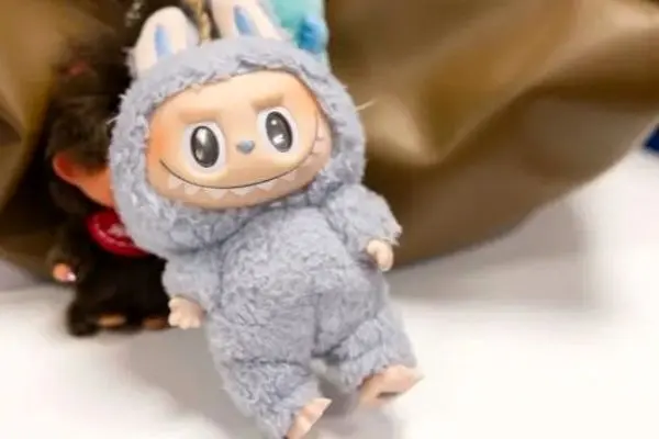 انتقاد خبرگزاری حوزه به عروسک‌های لبوبو؛ پروژه نرم برای حذف الگوهای انقلابی؟