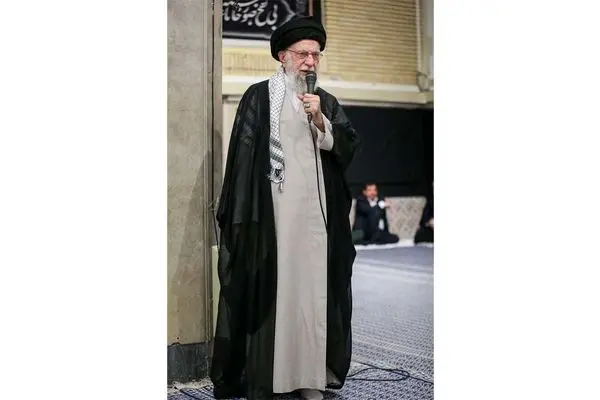 رهبر انقلاب: ملت ایران دین و دانش خود را رها نخواهد کرد/ به کوری دشمن خواهیم توانست ایران را به اوج ترقی و افتخار برسانیم