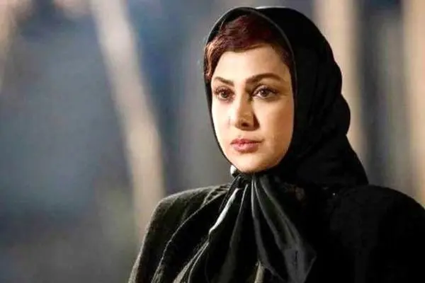 استایل شیک و بی نظیر آزاده صمدی در کنار میز بیلیارد / خانم بازیگر زیبا و خاص !
