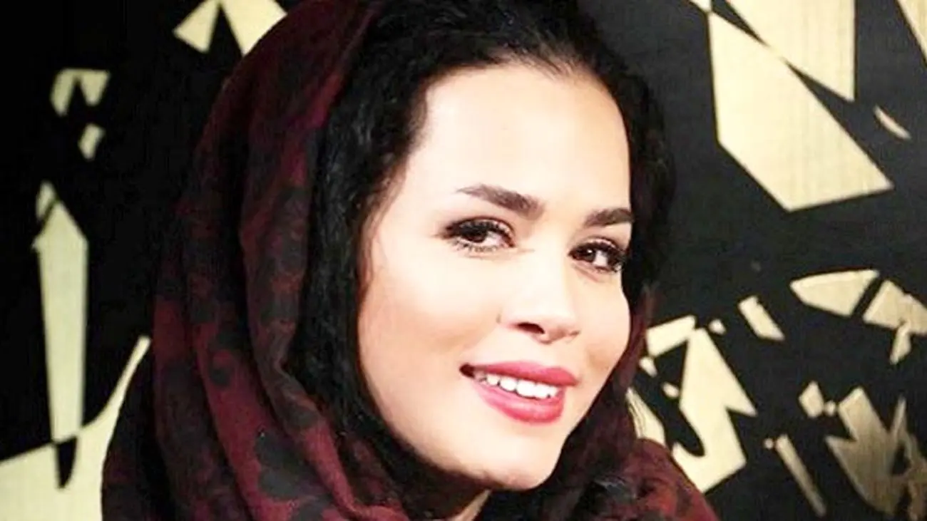 عکس حیاط باصفا و دلباز خانه زیبای ملیکا شریفی نیا / خونه نگو باغ بگو