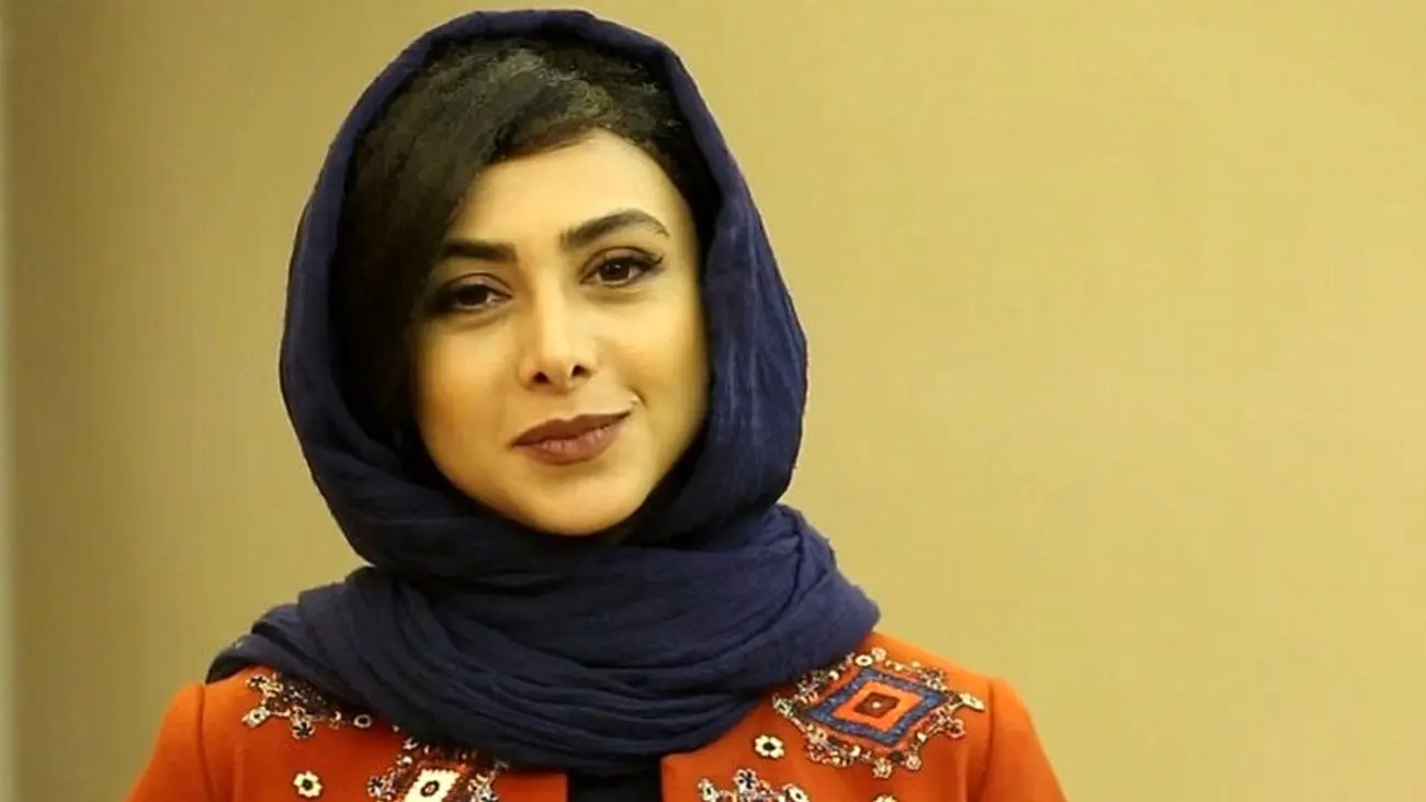 زیبایی خیره کننده آزاده صمدی با لباس شاد گیلانی / رنگی رنگی و خوش ذوق !