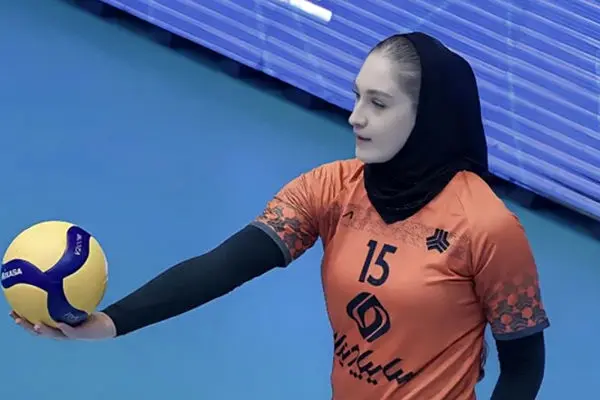 فیلم بدن نمایی حیرت انگیز آیتک سلامت رقیب ایرانی زهرا گونش / ستاره چشم رنگی تیم ملی والیبال زنان ایران در باشگاه بدنسازی!