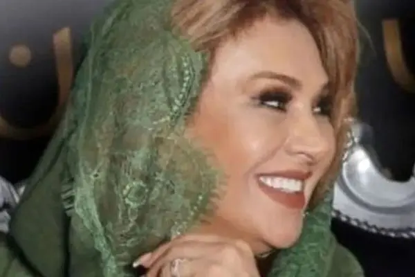 سفر در زمان| جوانی جذاب نسرین مقانلو با کیک پشت در قدیمی خانه‌اش