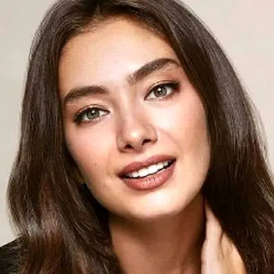 عکس بدون چهره نسلیهان آتاگول در طبیعت بکر؛ شگفتی غروب!