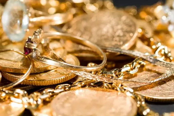 نوسان قیمت طلا و سکه/ آیا افت قیمت ادامه دارد؟