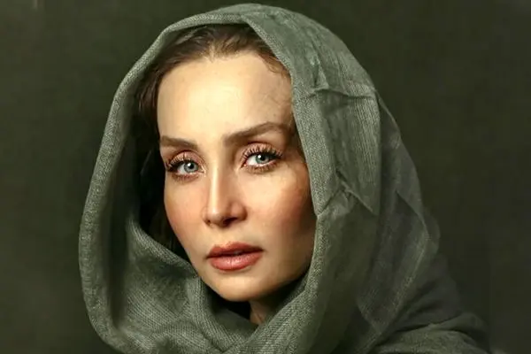 نگاهی خاص به حیاط لاکچری و خیره‌کننده خانه حدیث فولادوند / شیک و سرسبز !