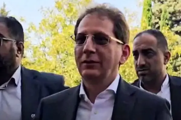 نامه جنجالی احمدی‌نژاد به بانک مرکزی لو رفت: «به زنجانی پول بدهید یا برکنار می‌شوید!