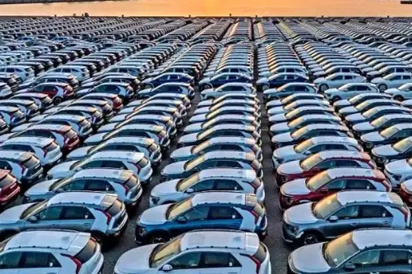 گرانی ۲۰ درصدی خودرو/ آیا دلالان کنترل بازار را به دست گرفتند؟