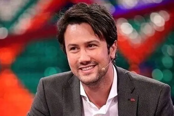 شاهرخ استخری و پناه در آسانسور: سلفی جذاب پدر و دختری