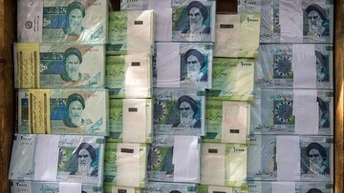 بانکها با پولهای خود چه کرده اند که رئیس بانک مرکزی می گوید نقدینگی ندارند؟ / وامپاشی ۵۰۰۰ میلیاردی با سود صفر