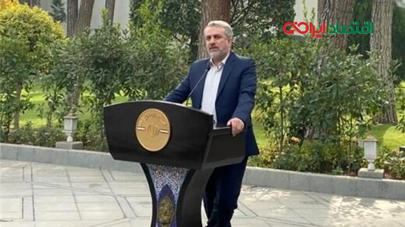 وزیر صمت: ورود خودروهای با پلاک مناطق آزاد به داخل کشور آزاد می‌شود !