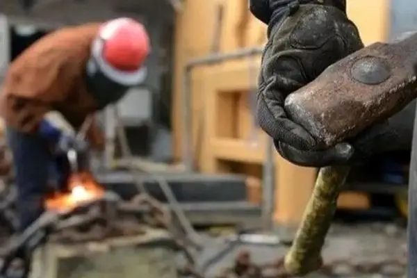 کارگران ساختمانی در بلاتکلیفی؛ بیمه‌ای که روی هواست!