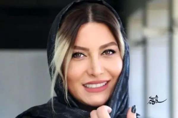 سلفی جذاب فریبا نادری با شال پلنگی پر زرق و برق +عکس