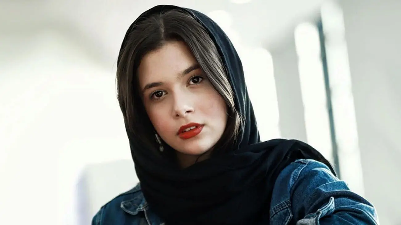 تیپ و چهره جدید نفس بازغی و مادرش مستانه مهاجر در کلکته هند / مادر و دختر هر 2 جذاب !