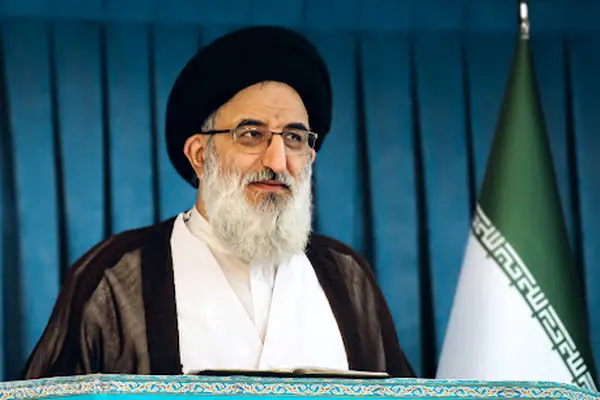 امام جمعه کرج: عده ای از روی خیانت دم از مذاکره می زنند/ وسایل موسیقی به مساجد نیاورید