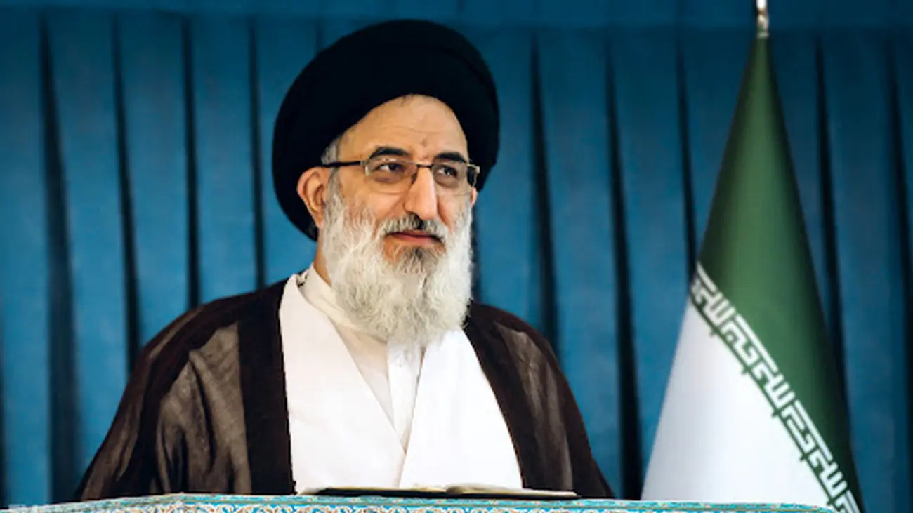 امام جمعه کرج: عده ای از روی خیانت دم از مذاکره می زنند/ وسایل موسیقی به مساجد نیاورید