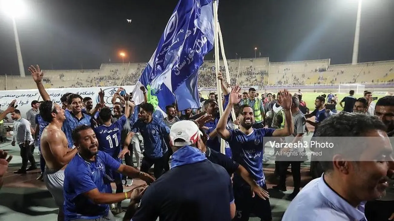 استقلال با تمام قوا برابر استقلال!