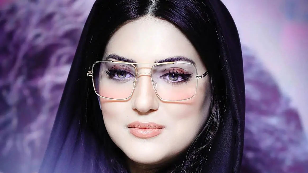 
کیف دستی عجیب و غریب هلیا امامی در جمع سلبریتی ها / خرم سلطان سوژه شد !