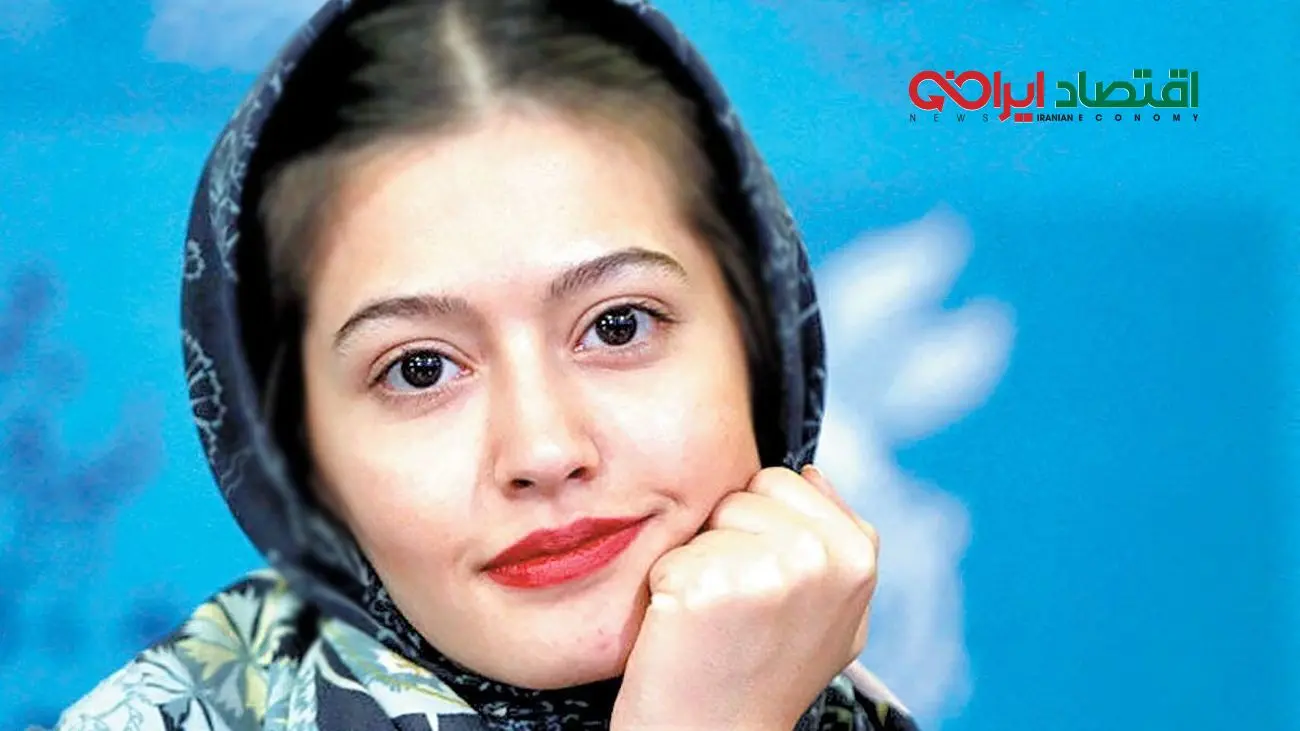 تیپ خیره‌کننده پردیس احمدیه در اکران فیلم پول و پارتی با مانتوی مشکی لاکچری!