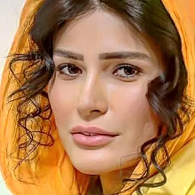 سلفی خاص و آینه‌ای شیوا طاهری؛ متفاوت از همیشه