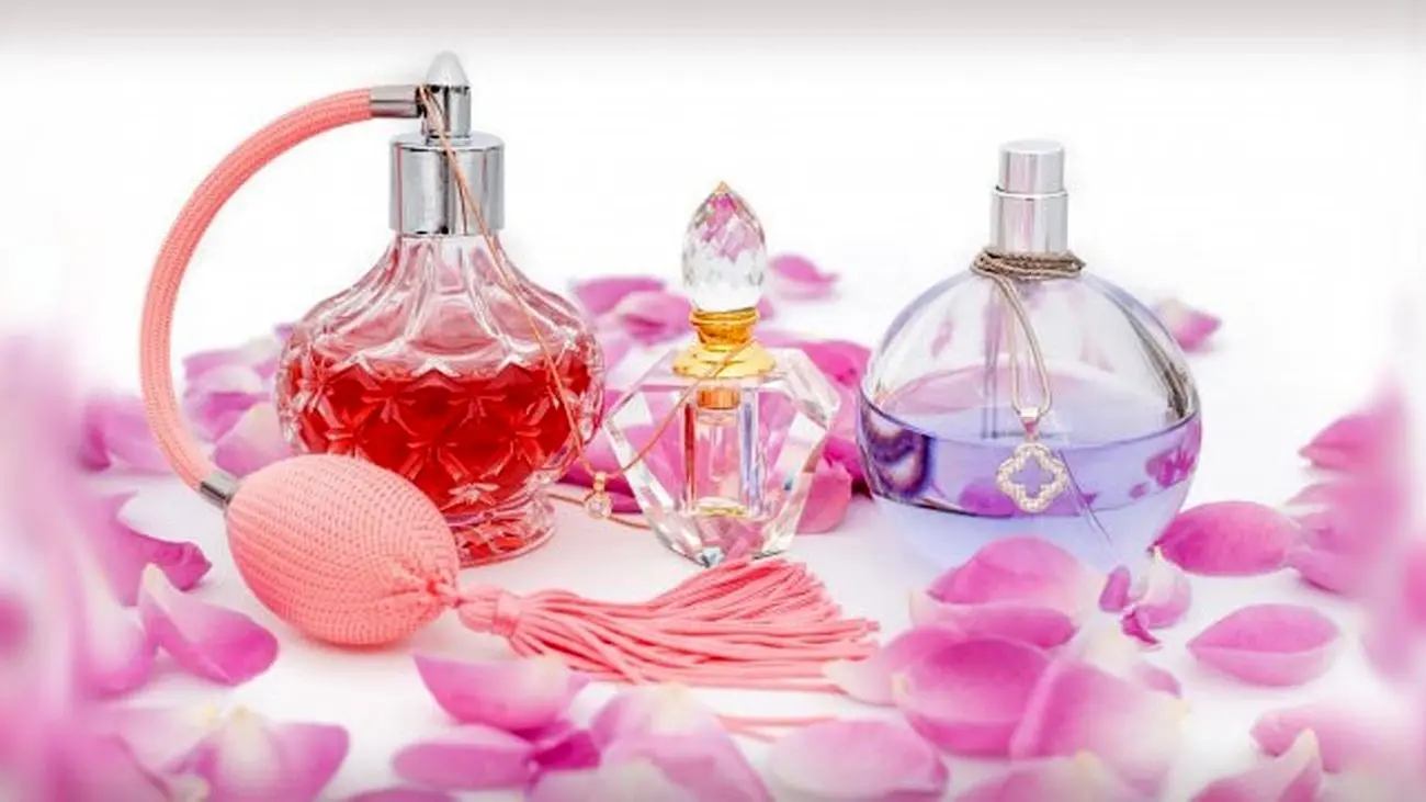 عطر یا ادکلن؛ کدامیک برای شما مناسبتر است؟