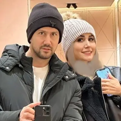 ترفندهای خونه تکونی سریع اتاق نشیمن لاکچری سپیده بزمی پور، همسر باسلیقه شاهرخ استخری!