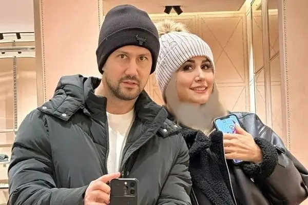 ترفندهای خونه تکونی سریع اتاق نشیمن لاکچری سپیده بزمی پور، همسر باسلیقه شاهرخ استخری!