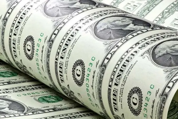 مدیریت نادرست دلار اقتصاد را لبه پرتگاه برده است