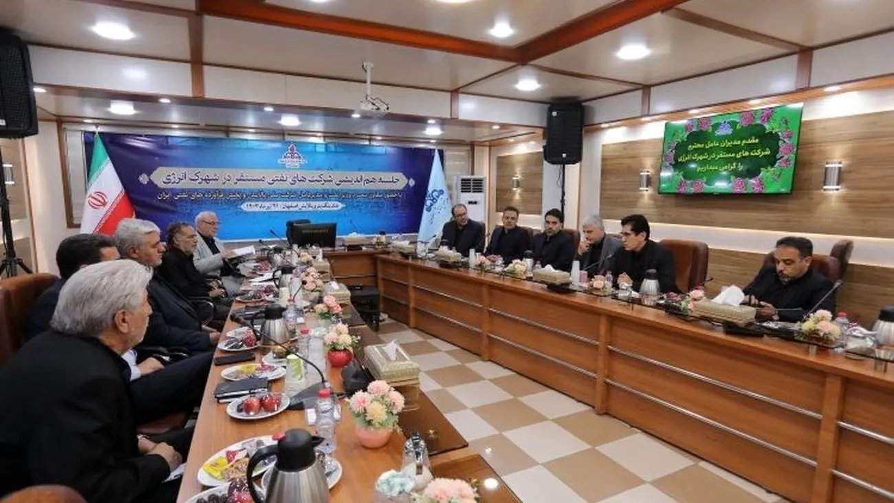 تمامی طرح های توسعه پالایشگاه اصفهان به بندرعباس منتقل شده است/ خارج از استاندارهای سازمان محیط زیست هیچ اقدامی نمیکنیم