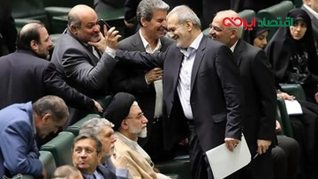 پزشکیان در صحن مجلس محاصره شد + تصاویر 