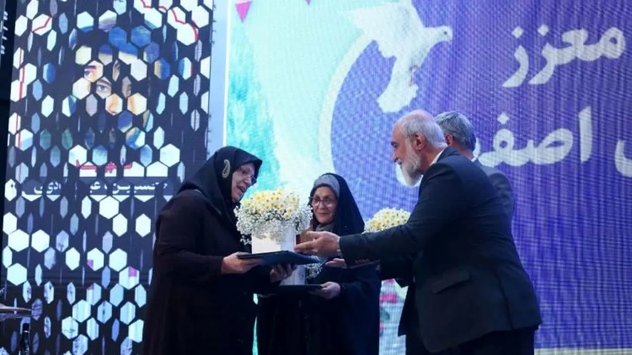 مراسم یادواره شهدای پتروپالایش اصفهان با حضور مسولان برگزار شد