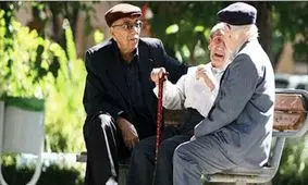 بازنشستگان در تنگای زندگی / حداقل بگیران تحت فشار گرانی و بی پولی !